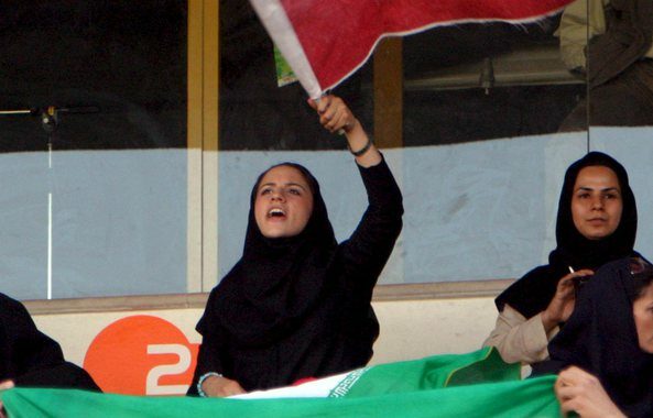 Iran, donne autorizzate ad andare allo stadio per la nazionale