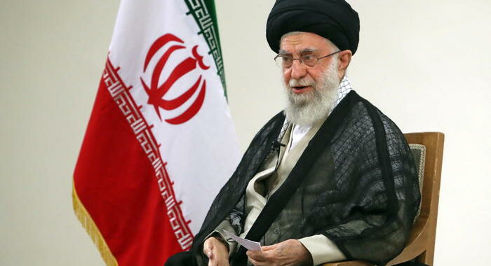 Khamenei, ‘l’Iran non s’inchina ai bulli e nemici arroganti’