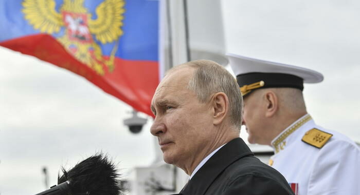 La Russia annuncia manovre navali in tutto il mondo