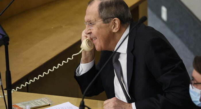 Lavrov, l’Occidente preso da una ‘frenesia militaristica’