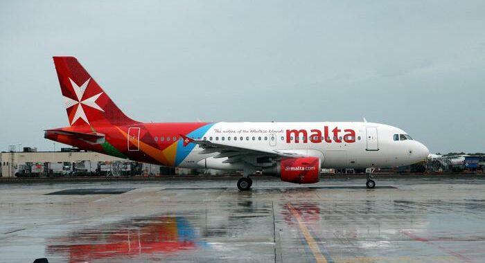 Malta: ministro, tagli o Air Malta va in bancarotta