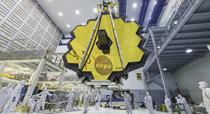 Nasa, il Telescopio Webb ha completato il suo dispiegamento