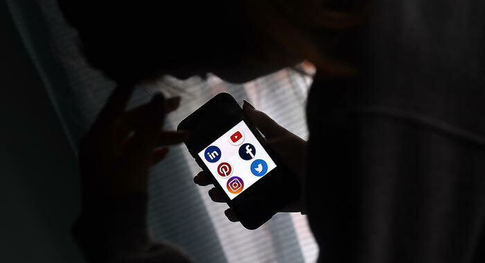 Nell’ultimo anno 22% italiani ha smesso di usare i social