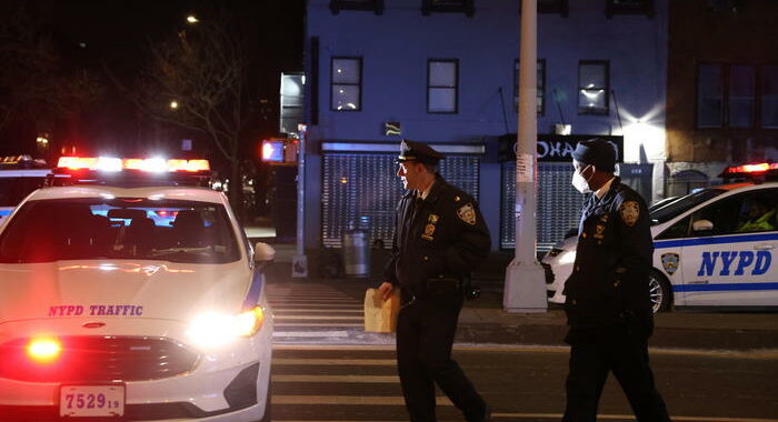New York violenta, ucciso un agente e un altro ferito