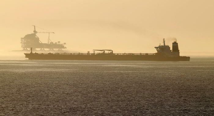 Petrolio: Brent a 86,84 dollari al barile, ai massimi dal 2014