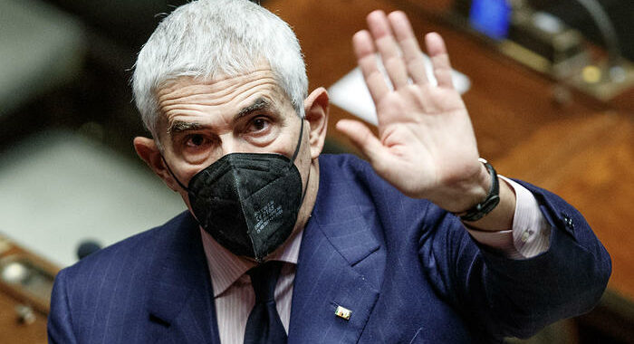 Quirinale:Casini,Parlamento chieda a Mattarella di restare