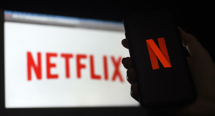 Rallenta crescita abbonati, tonfo Netflix a Wall Street