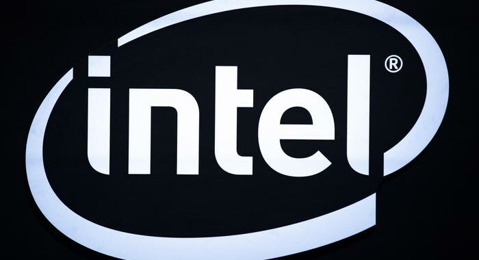 Tribunale Ue cancella multa da 1,06 mld a Intel