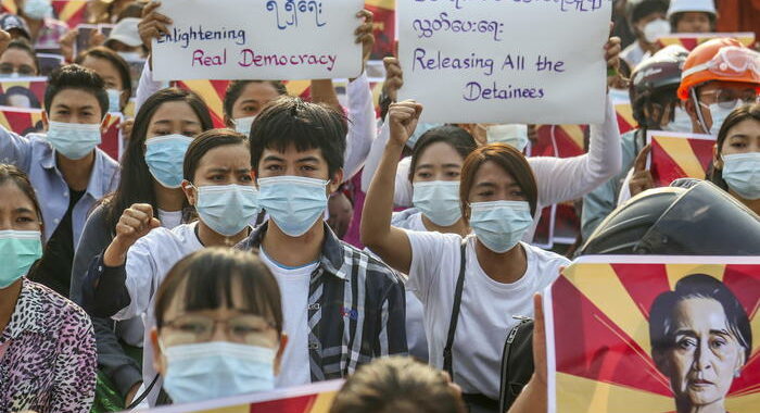 Usa chiedono liberazione Suu Kyi, condanna vergognosa