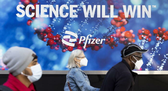 Usa, ok a terza dose di Pfizer per 12-15 anni
