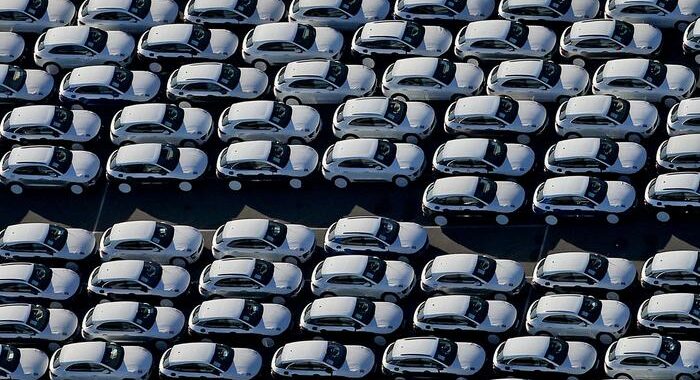 Bollette:fonti,800 mln automotive nel 2022, poi 1 mld l’anno