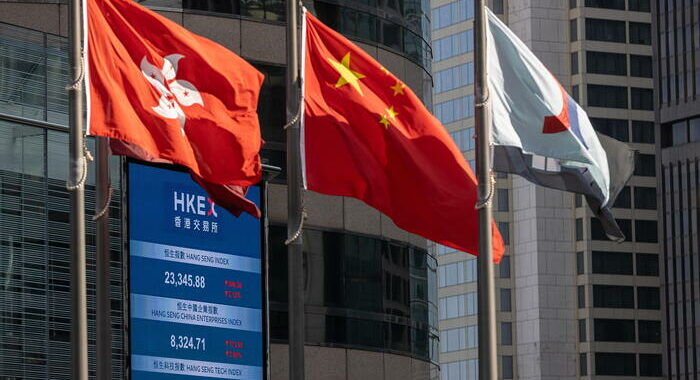 Borsa: Hong Kong apre a -1,66%, pesa la crisi Ucraina