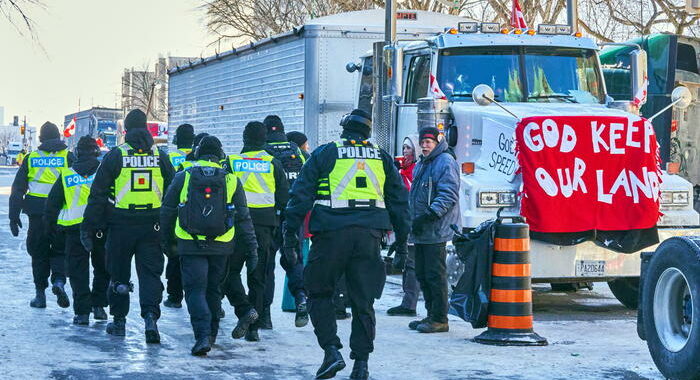 Canada: proteste, si dimette il capo della polizia di Ottawa
