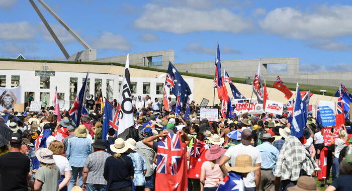 Covid: proteste contro l’obbligo di vaccino anche in Australia