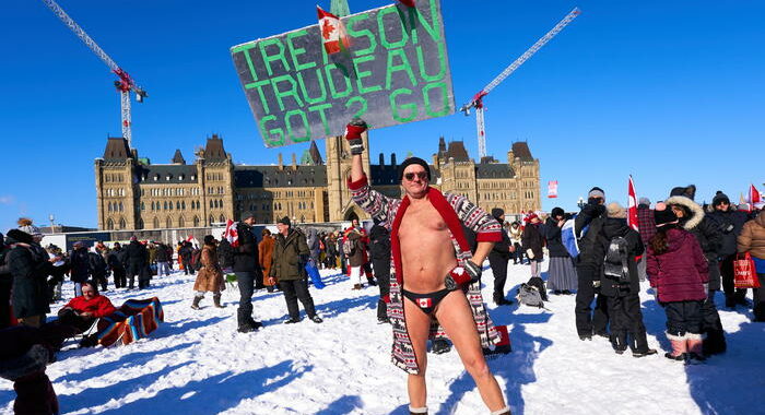 Covid, sindaco Ottawa dichiara stato emergenza per proteste