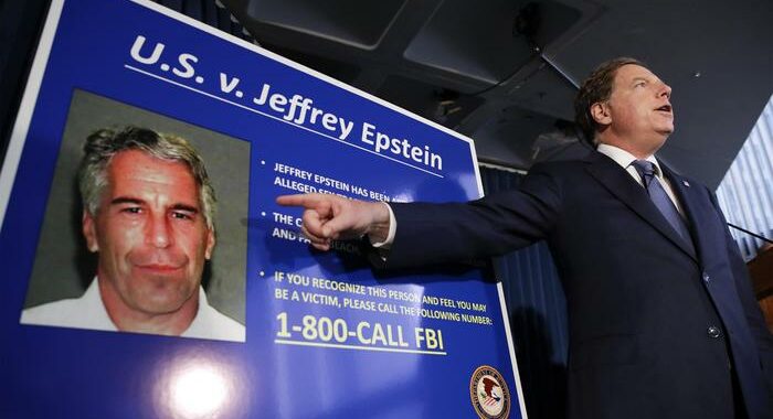 Epstein: ex agente top model si impicca in cella a Parigi