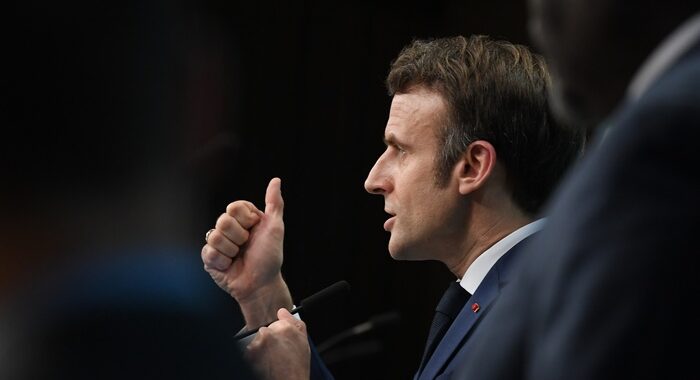 Francia: Macron continua a guidare sondaggi per Eliseo 2022