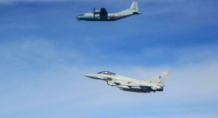 Gb: caccia Raf intercettano 4 aerei militari russi