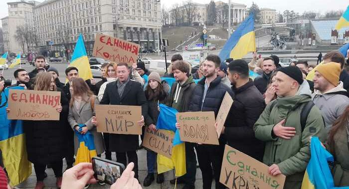 Giornata dell’Unità in Ucraina, a Kiev inno e bandiere al vento