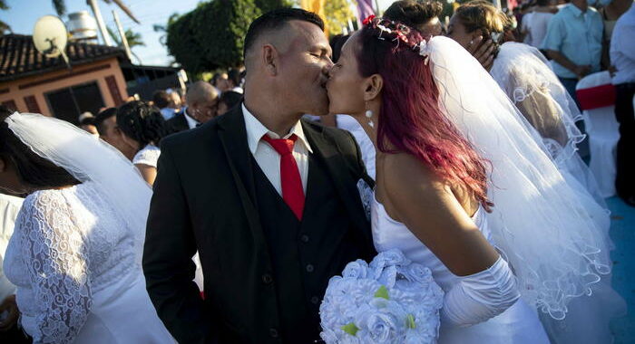 Istat: Covid ha inciso su matrimoni, -47,4%
