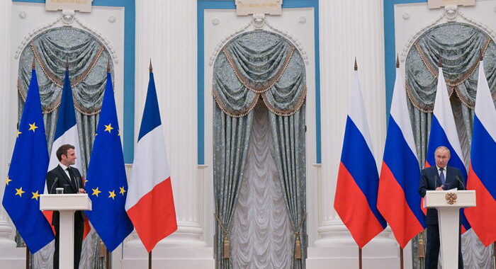 Macron e Putin tornano a parlarsi in serata per un’ora