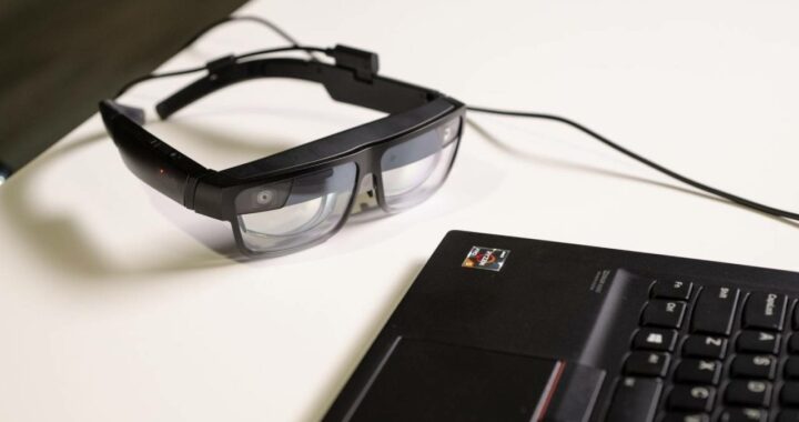 Motorola presentala neckband 5G da usare con i visori per la realtà aumentata