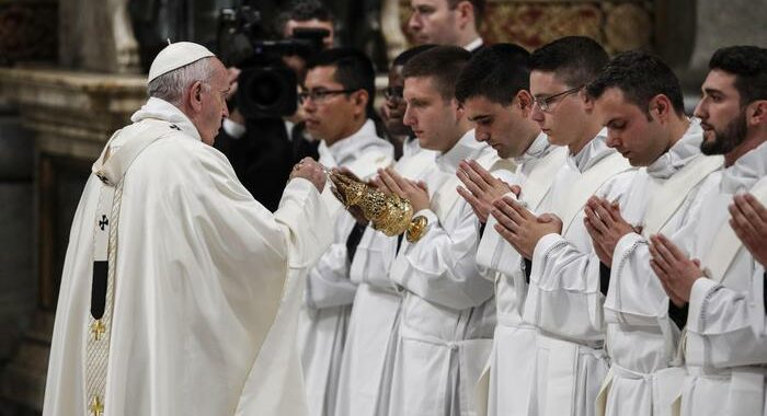 Papa: a preti, sognate una Chiesa italiana più fedele Vangelo