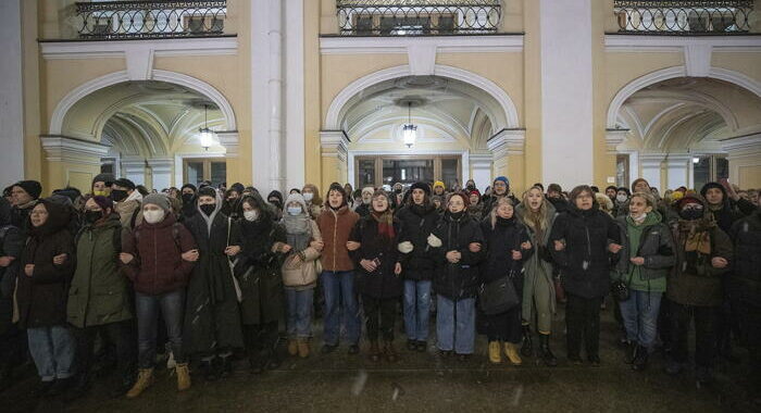 Proteste a San Pietroburgo contro la guerra in Ucraina