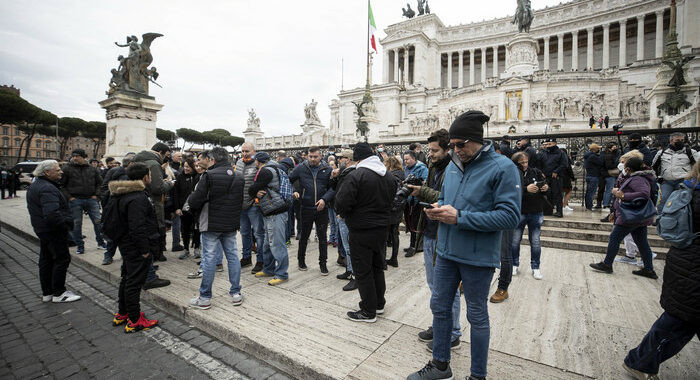 Raduno no vax: centro di Roma blindato per manifestazione