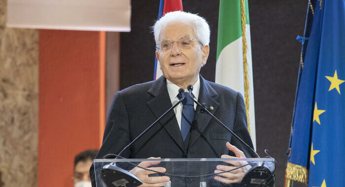 Sanità: Mattarella, garantire assistenza su malattie rare