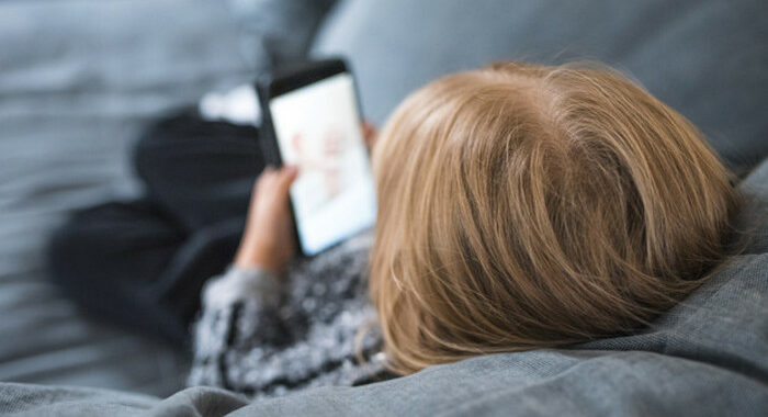 Smartphone e tablet, i bimbi li preferiscono ad altri giochi