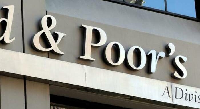 S&P taglia i rating di Russia e Ucraina