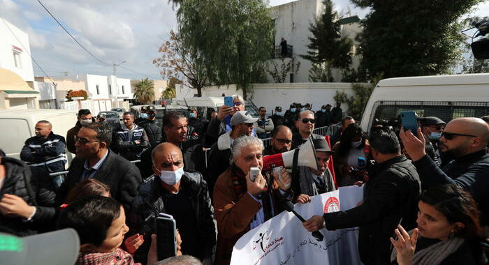 Tunisia:Comitato martiri manifesta contro Ghannouchi