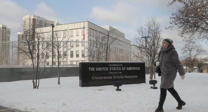 Ucraina: gli Usa evacuano i diplomatici da Kiev