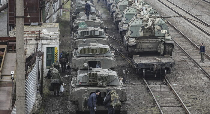 Ucraina: Lettonia, Putin invia truppe e tank in Donbass