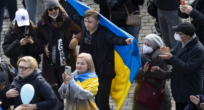 Ucraina: Papa, ho il cuore straziato, tacciano le armi