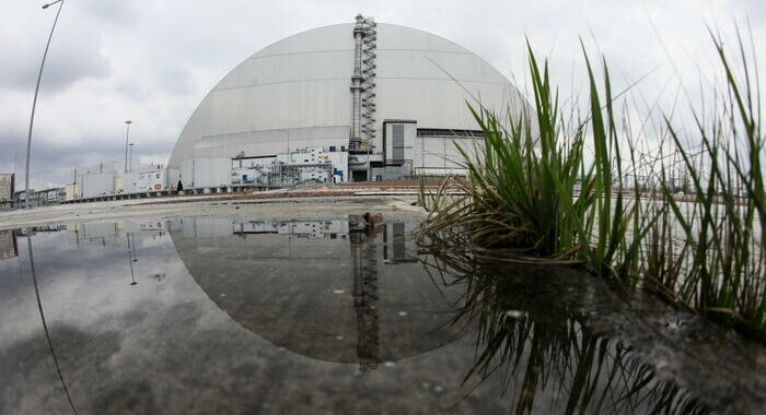 Ucraina, russi sequestrano lo staff della centrale di Chernobyl