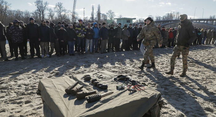 Ucraina: Scholz è arrivato a Kiev