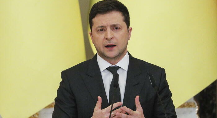 Ucraina: Zelensky a Putin, sediamoci a tavolo trattative