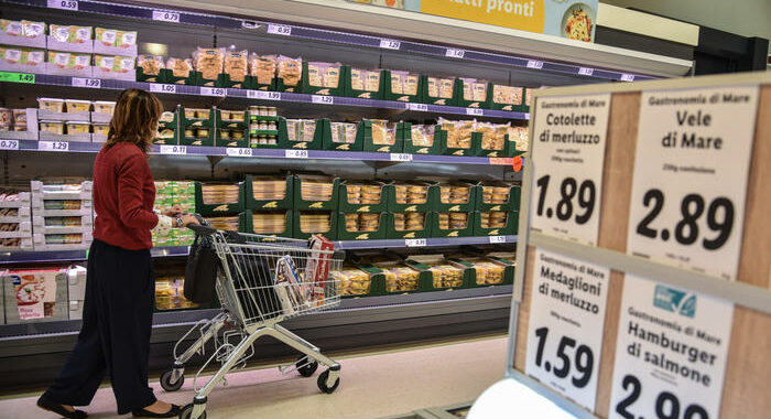 Ucraina:Confesercenti,-4 mld consumi,rischio inflazione 6%