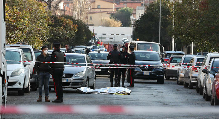 Uomo ucciso a colpi di arma da fuoco vicino Roma