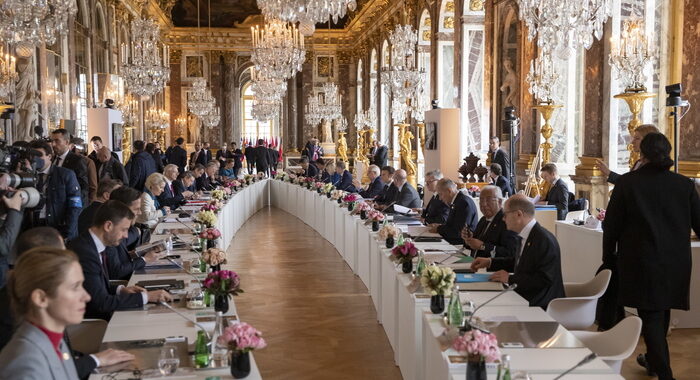 Al via seconda giornata vertice Versailles, presente Lagarde