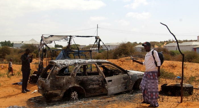 Almeno 30 morti in un duplice attentato in Somalia