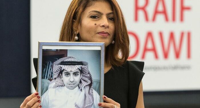 Arabia Saudita: rilasciato dopo 10 anni il blogger Badawi