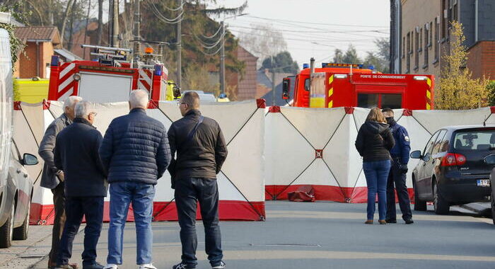 Belgio: auto contro folla, 6 morti, 12 feriti gravi