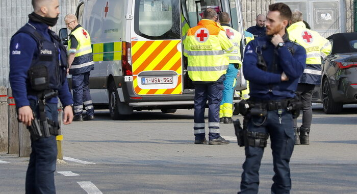 Belgio:auto contro folla, non ci sono bambini tra vittime