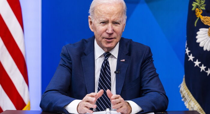 Biden, uso armi chimiche da parte di Mosca minaccia reale