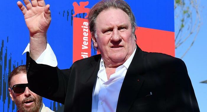 Francia: tribunale conferma incriminazione Depardieu per stupro