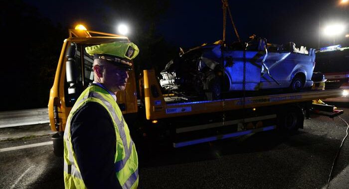 Incidenti stradali: un morto e tre feriti gravi sull’A16