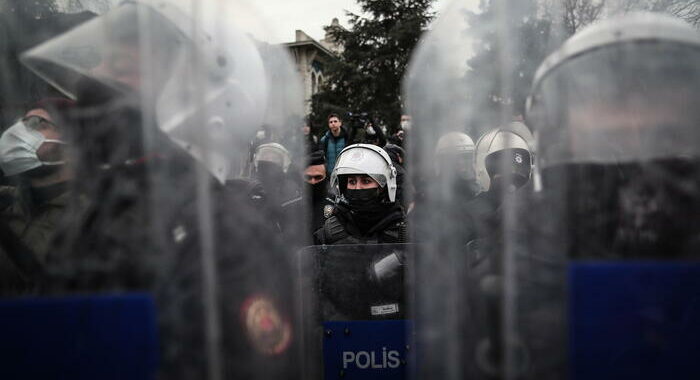 Istanbul: arresti prima della manifestazione dell’8 marzo